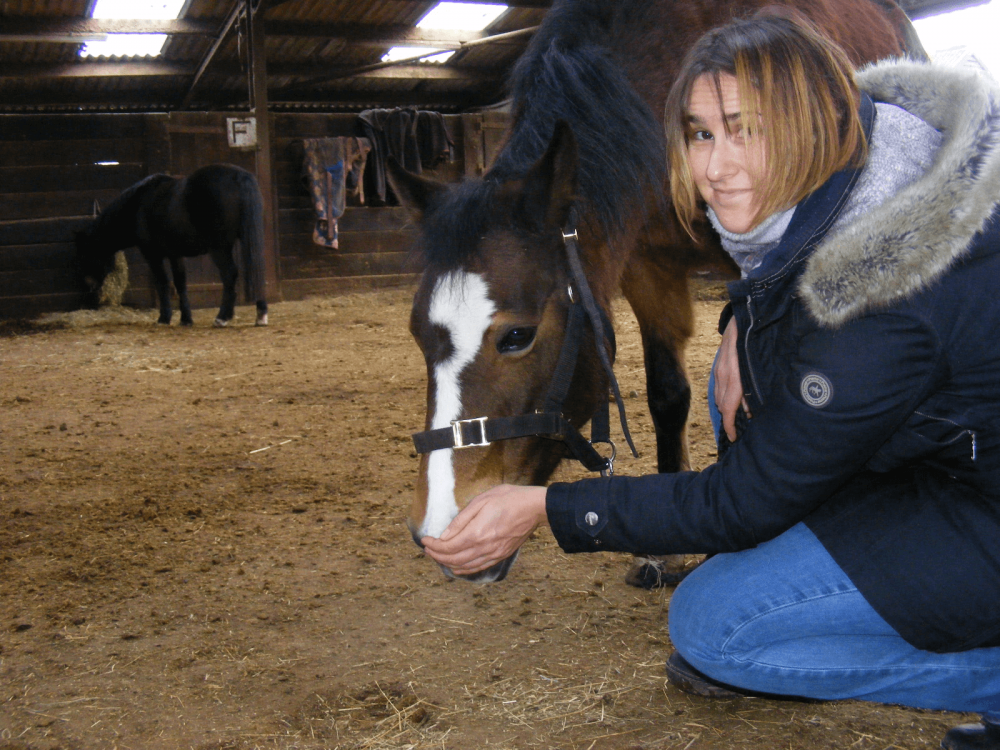 Caroline fait du 1N avec poney de club