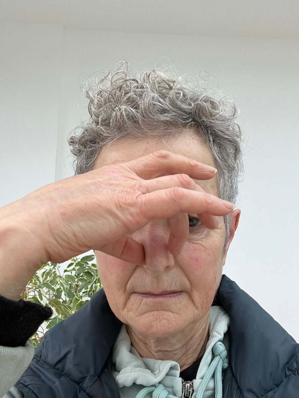 alternate nostril breathing exercise